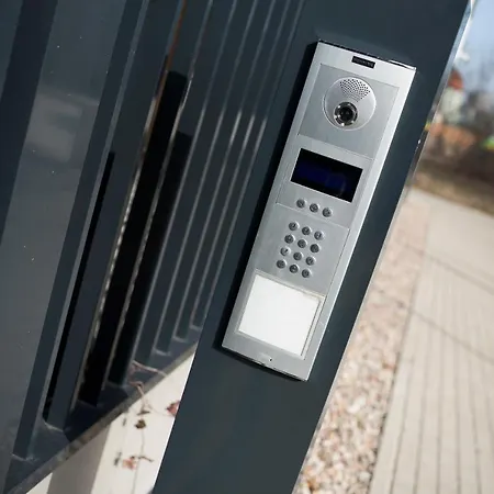 Apartament Z Ogrodkiem I Garazem Poznań Eksteriør bilde